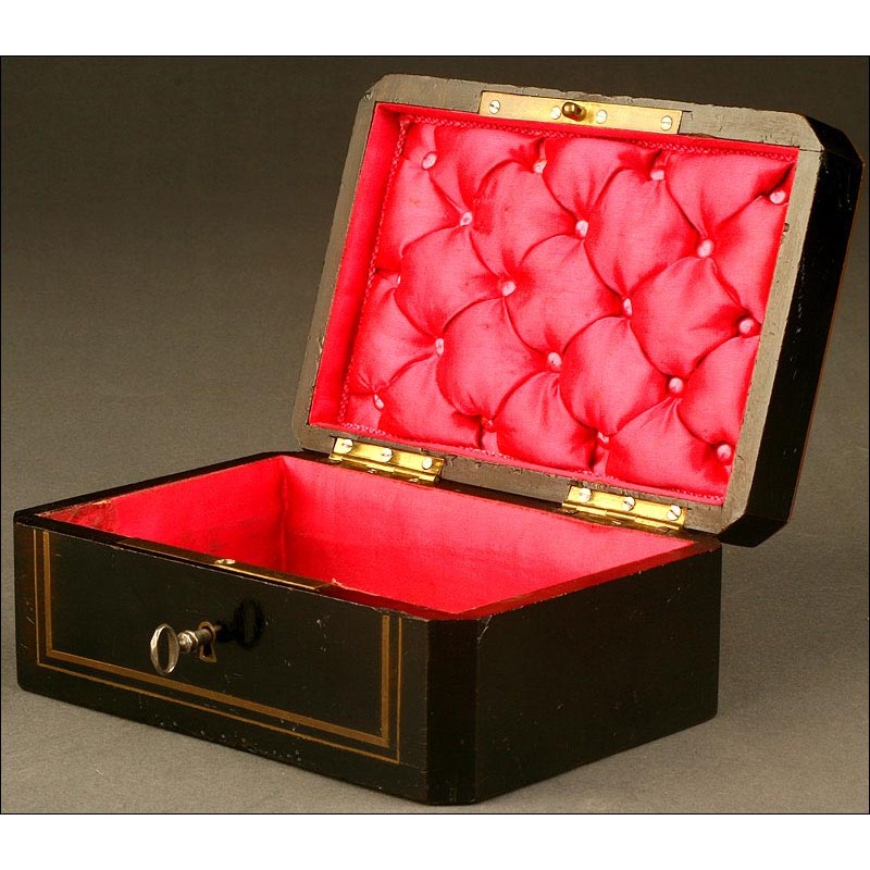 Small Box or Jewelry Box with Boullé Marquetry. France, late 19th century.
