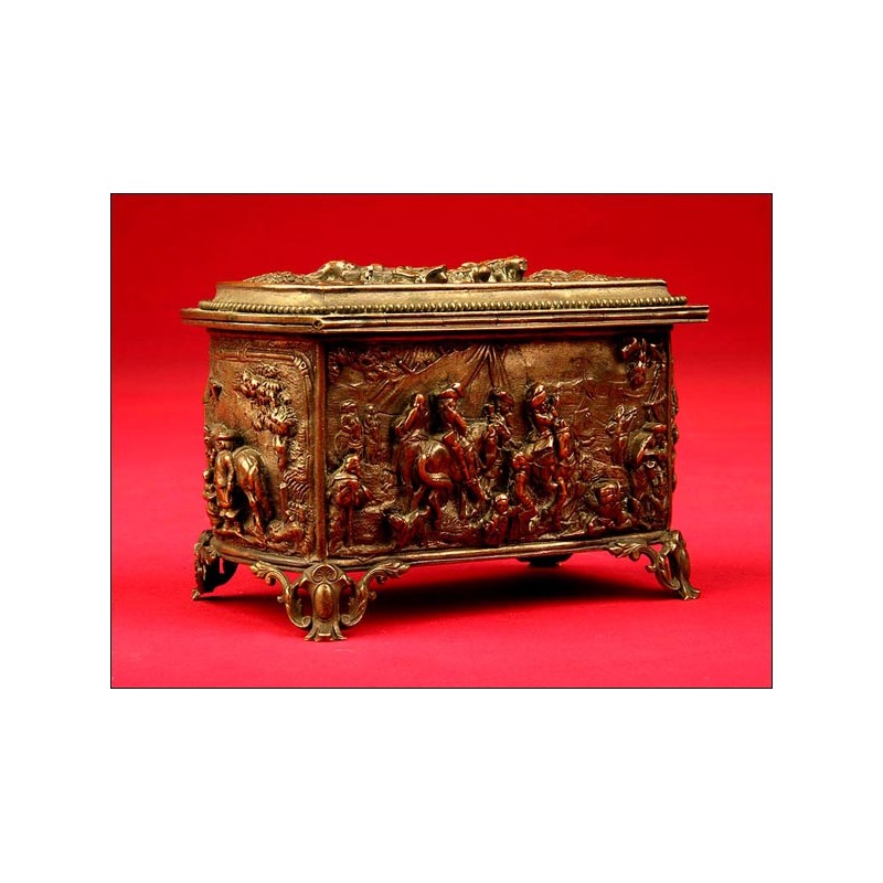 Precioso y Elegante Joyero Francés en Bronce Fabricado a Finales del siglo XIX, principios del XX.