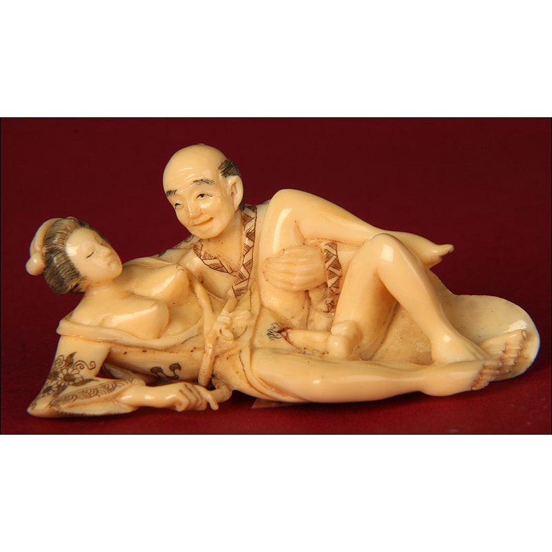 Antiguo Netsuke Erótico Japonés, Tallado a Mano en Marfil. Firmado