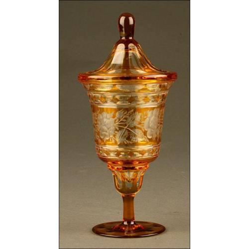 Preciosa Copa de Cristal de Bohemia Tallada a Mano. Realizada en Cristal Bicolor y con Tapa