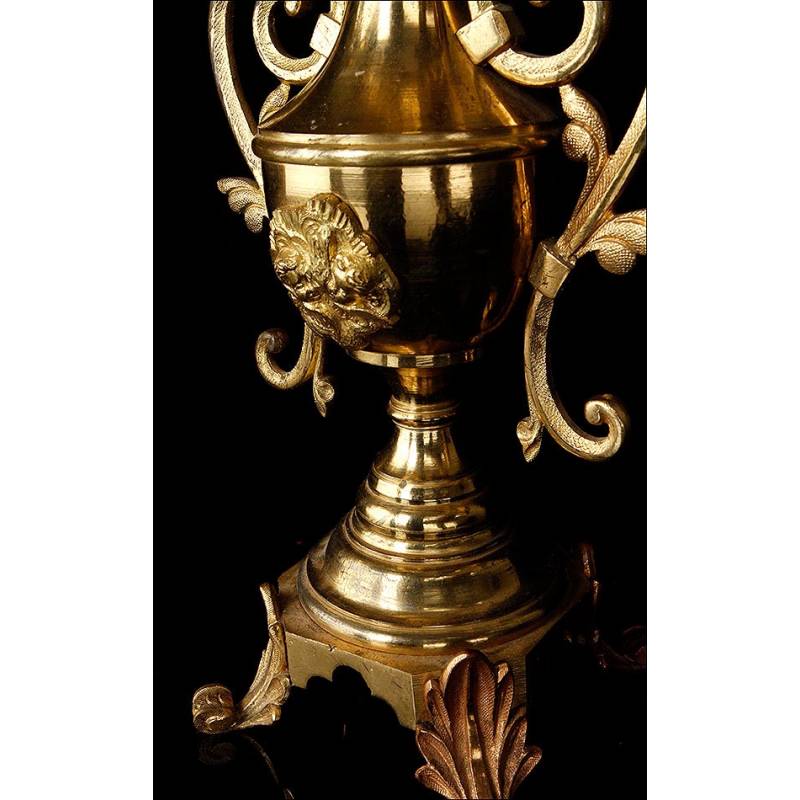 Pareja de Candelabros de Iglesia Franceses en Bronce Dorado. 72 cms Altura. Siglo XIX, en Excelente Estado Pareja de Candelabros de Iglesia Franceses en Bronce Dorado. 72 cms Altura. Siglo XIX, en Excelente Estado