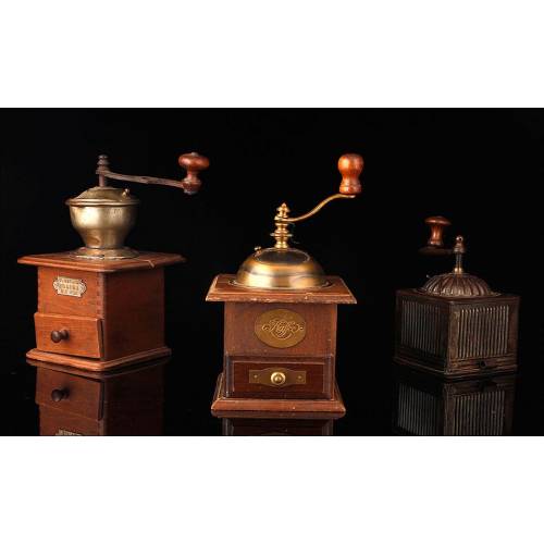 Precious Wooden and Metal Coffee Grinders, in Good Condition. XX Century