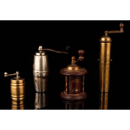 Decorative Spice Grinders in Good Condition. Europe, 20th Century