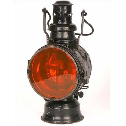 Antigua lámpara de petróleo de señales para estación de ferraocarril. 1900.
