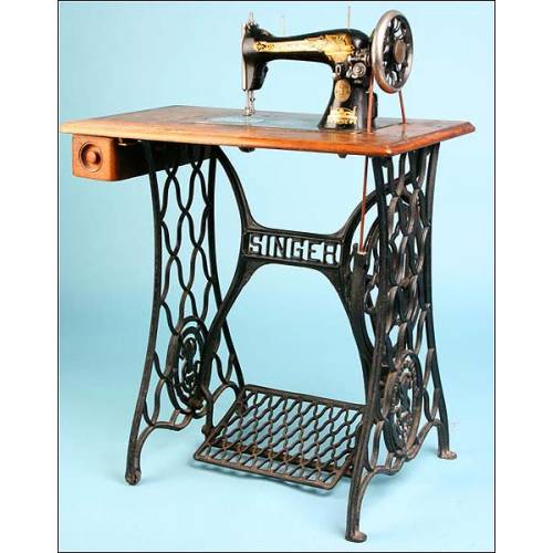 Antigua máquina de coser Singer. Pp. S. XX