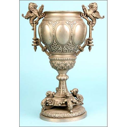 Vase or glass in silver plated bronze. Taps. 1900