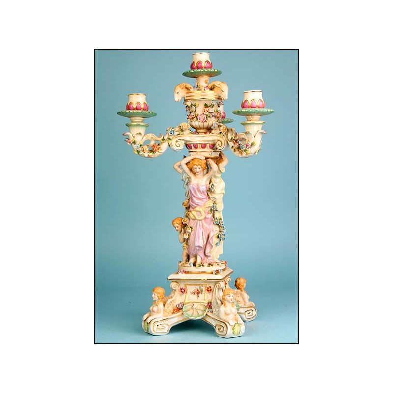 Gran candelabro de porcelana china.