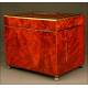 Magnífica Licorera Francesa en Cristal Original con Caja de Madera de Raíz y Marquetería Boullé, 1870.