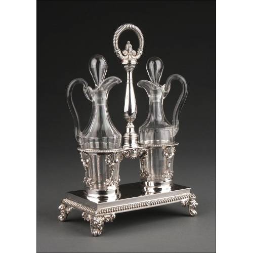 Decorativas Vinagreras en Vidrio Soplado con Decorativo Soporte en Plata Maciza. 1830.