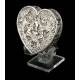 Magnificent French snuff box in solid silver and heart-shaped.