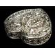 Magnificent French snuff box in solid silver and heart-shaped.