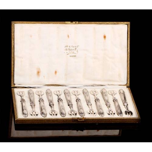 Cubertería de Plata Maciza con Doce Tenedores para Ostras. Francia, Ppios. Siglo XIX
