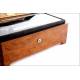 Pequeña caja de música antigua de madera maciza y en funcionamiento. 4 melodías.