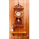 Bellísimo Reloj de Pared Antiguo Kienzle con Caja de Madera Tallada. Alemania, Circa 1900