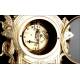 Antiguo Conjunto de Reloj y Candelabros Gemelos de Bronce. Francia, Siglo XIX