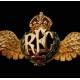 Soberbia Insignia Antigua del Royal Flying Corps en Oro Macizo de 18K. Inglaterra, 1914-18