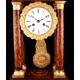 Antiguo Reloj Estilo Pórtico con Marquetería y Esfera con Péndulo. Francia, 1900