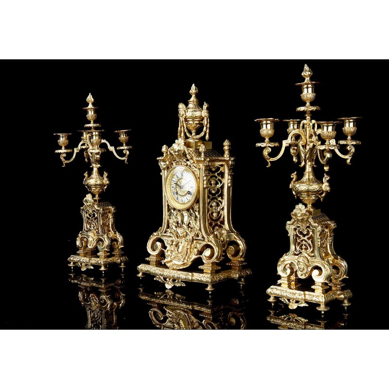 Reloj de Sobremesa Antiguo con Pareja de Candelabros. Bronce. Francia, Siglo XIX