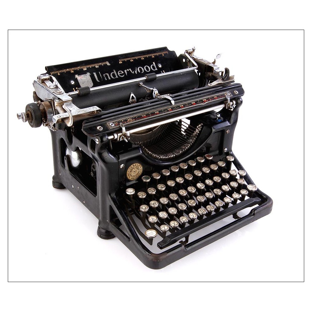 antigua VINTAGE maquina de escribir AMAYA made in spain con Ñ TYPEWRITER