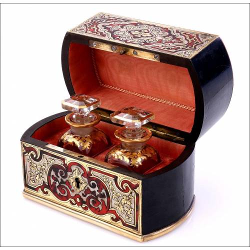 Preciosa Perfumera Antigua con Marquetería Boulle y Frascos de Cristal. Francia, Siglo XIX