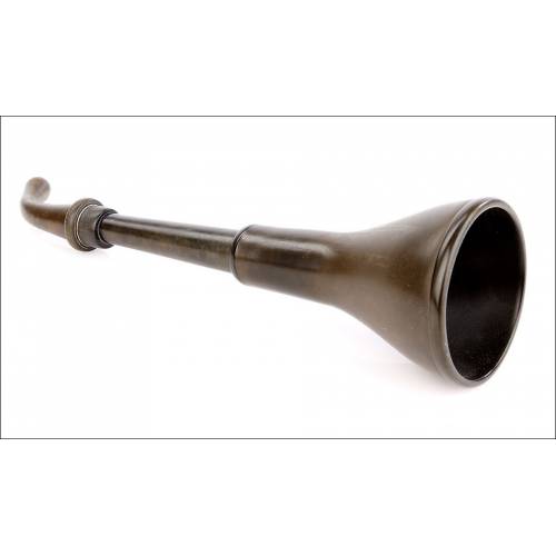 Antigua Trompetilla Auditiva de Baquelita. Diseño Plegable. Circa 1900