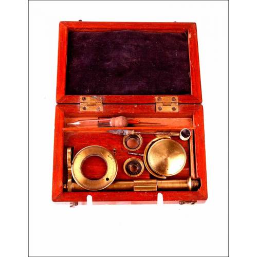 Antiguo Microscopio de Bolsillo o de Campo con Estuche Original. Fabricado Circa 1850