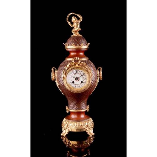 Elegante Reloj Antiguo de Sobremesa Tipo Ánfora. Funcionando. Francia, 1900