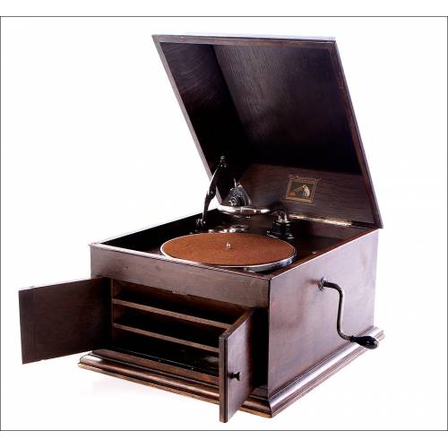 His Master's Voice Gramophone, model 109. England, 1925.