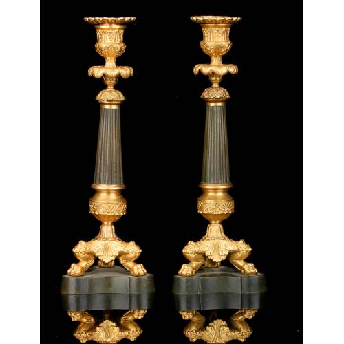 Antiguos Candeleros de Bronce Dorado y Patinado. Francia, Siglo XIX