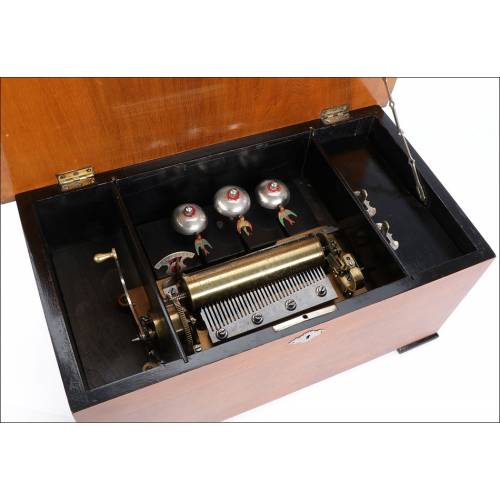 Antique Music Box with Swallows Automatons. Switzerland, XIX Century. 10 Melodies