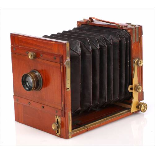 Antique Field Camera. Cooke Series III lens. Circa 1900.