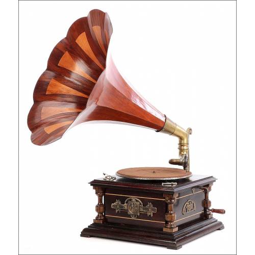 Antique Banus Gramophone with Wooden Horn Spain. 1925