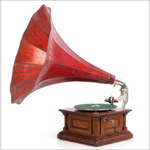 Antique HMV (Victor) Monarch Gramophone No. 11. France, 1905.