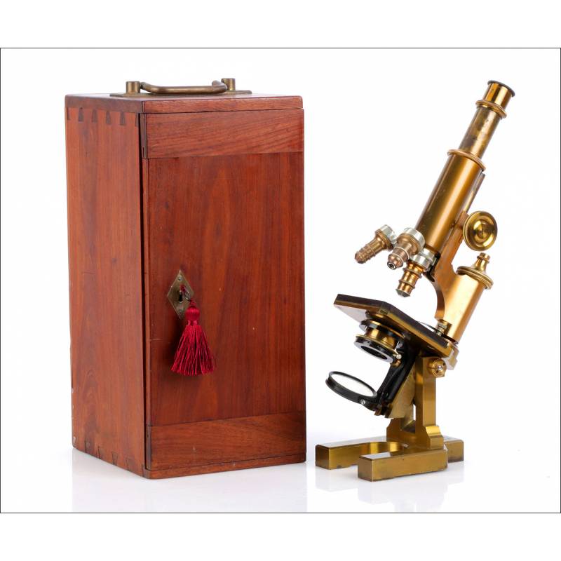 Antiguo y Raro Microscopio Italiano Koristka. Italia, circa 1900