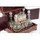 Antigua Licorera Francesa con Cristalería Tallada. Completa. Llave. Francia, Circa 1900