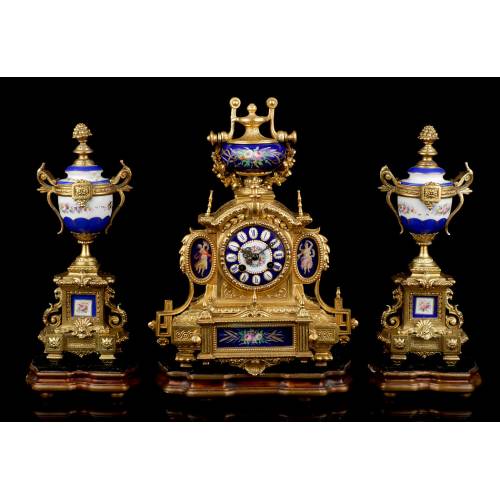 Antiguo Reloj de Sobremesa en Calamina dorada con Guarnición. Francia, 1870
