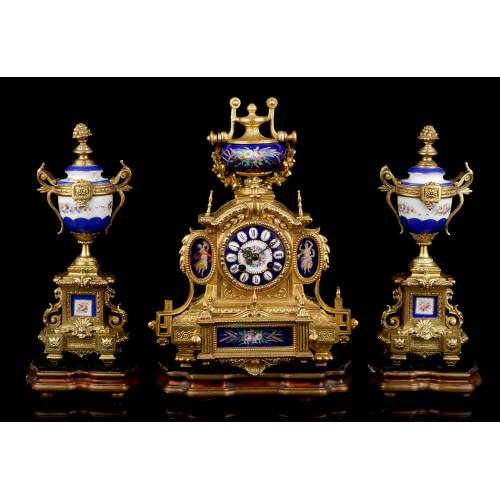 Antique gilt Calamine Mantel Clock with Garnish. France, 1870