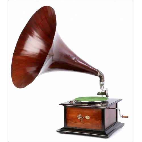 Antique Gramophone Serrano and Arpí Model 3. Barcelona, Spain, 1920.