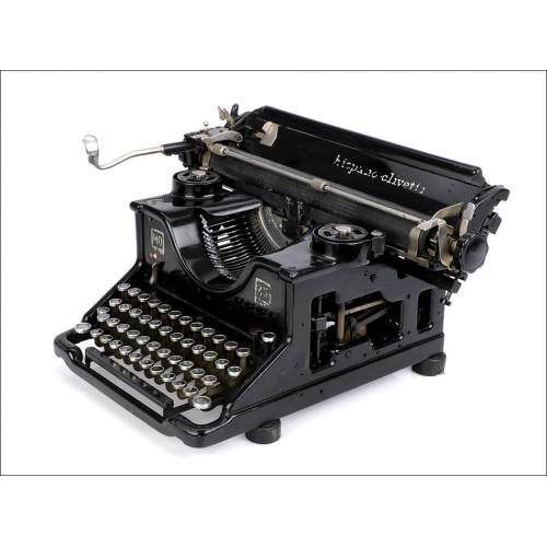 Hispano-Olivetti M40 Typewriter. Spanish Keyboard. 1930's