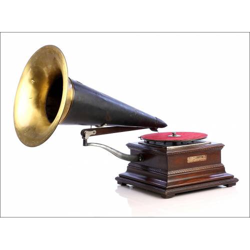 Antique Monarch Junior Gramophone with Front Stand. England, Circa 1903