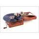 Ultra raro Modelo de gramófono de viaje Peter Pan. Suiza, 1923