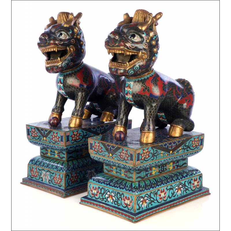 Pair of antique Chinese Cloissoné Fo Lions. China, Circa 1920