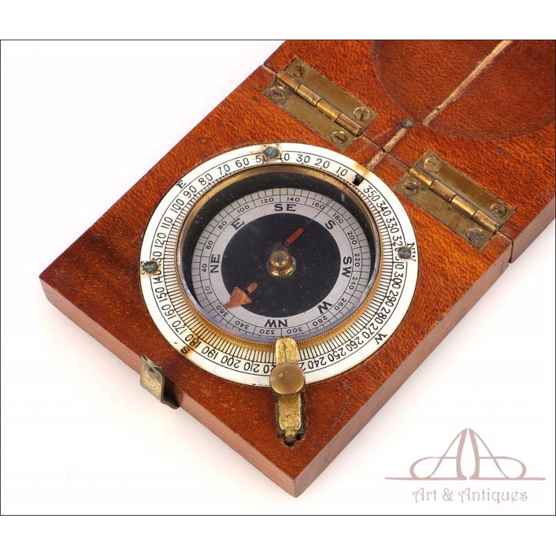 Antique English Military Compass of the 1st World War. England, 1918