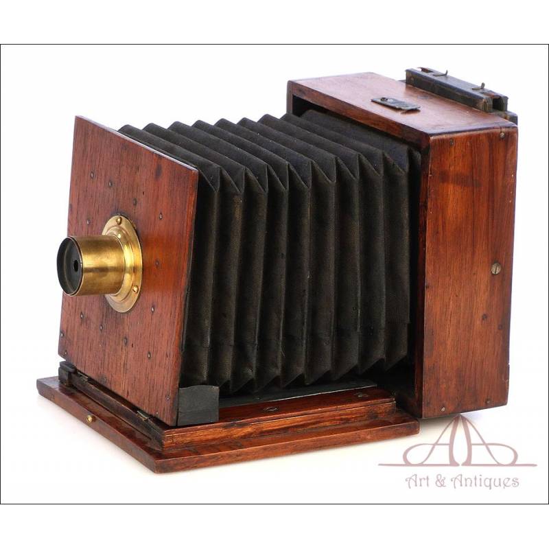 Very Antique Photographic Camera Obscura. Circa 1880