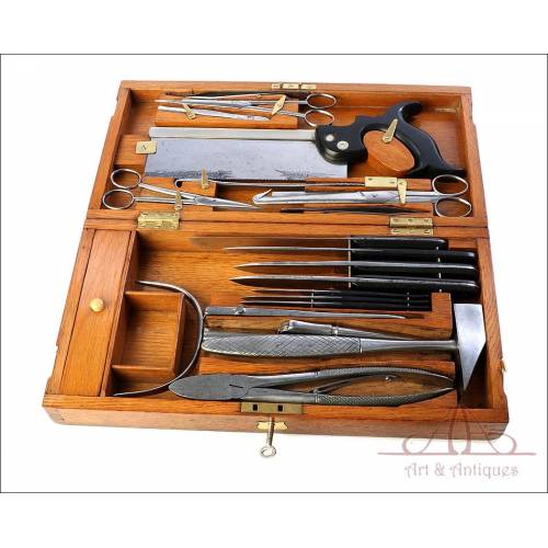 Antiguo Estuche de Cirugía Ferguson para Médico Forense. Inglaterra, Ca. 1900