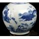 Pareja de Jarrones Chinos Antiguos en Porcelana Blanca y Azul. China, 1723-1735