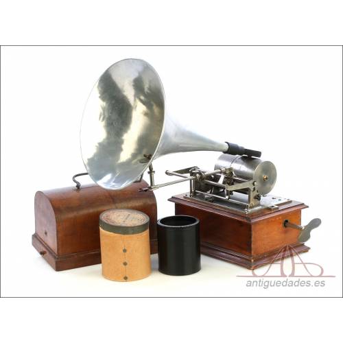 Antique French Pathé Phonograph Model 2. France, Circa 1900