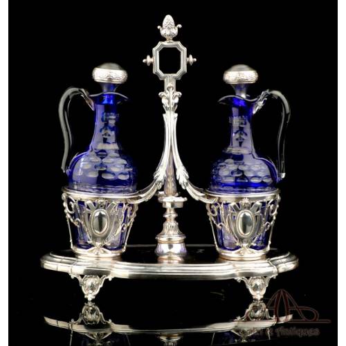 Antiguas Vinajeras de Plata Maciza y Cristal Cobalto Tallado. Francia, Siglo XIX