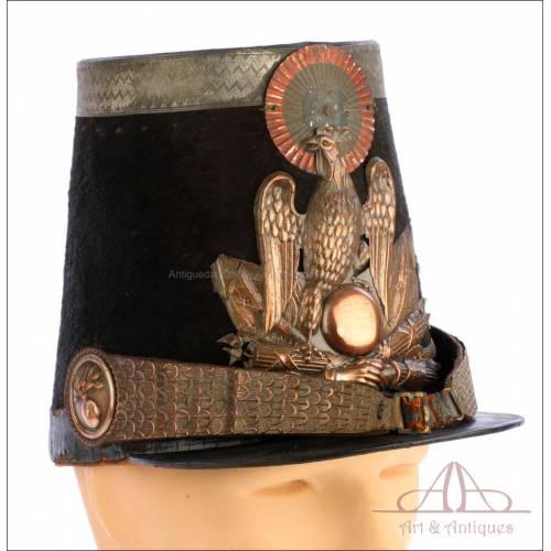 Antiguo shako de oficial de granaderos francés, modelo 1848. Francia S. XIX