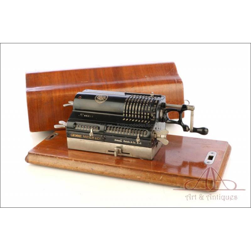 Antigua calculadora mecánica Brunsviga MR. Alemania, años 20